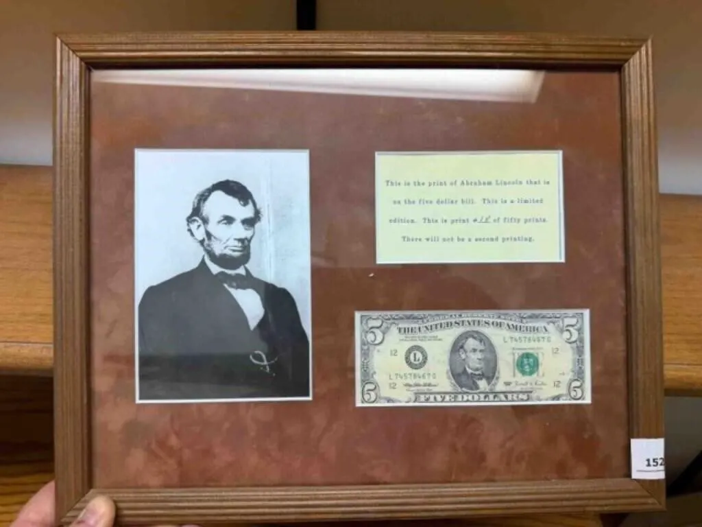 Abraham Lincoln 5.00 dollar bill,