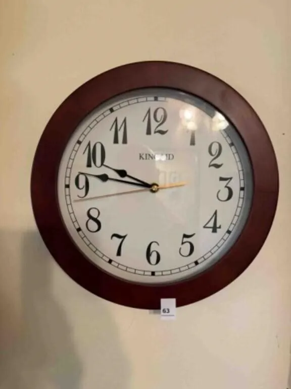 Kincaid round battery operated clock, 11"
