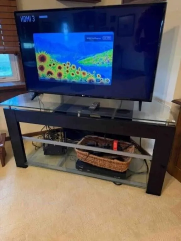 glass top television stand wit LG 42" flat screen,