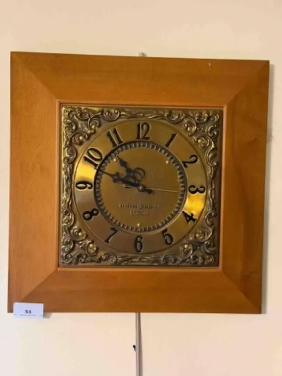 GE electric clock, 110vt, works, 13.5" square