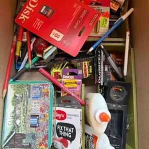 Box of office supplies, 2-radio's