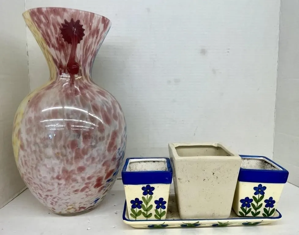 Murano glass vase (13.5�), and a set of small