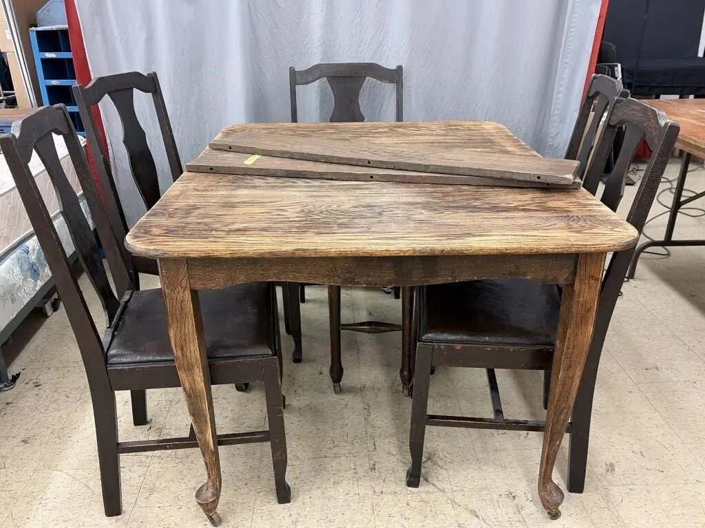 Vintage Dining Table with 5 Chairs/1 Captain