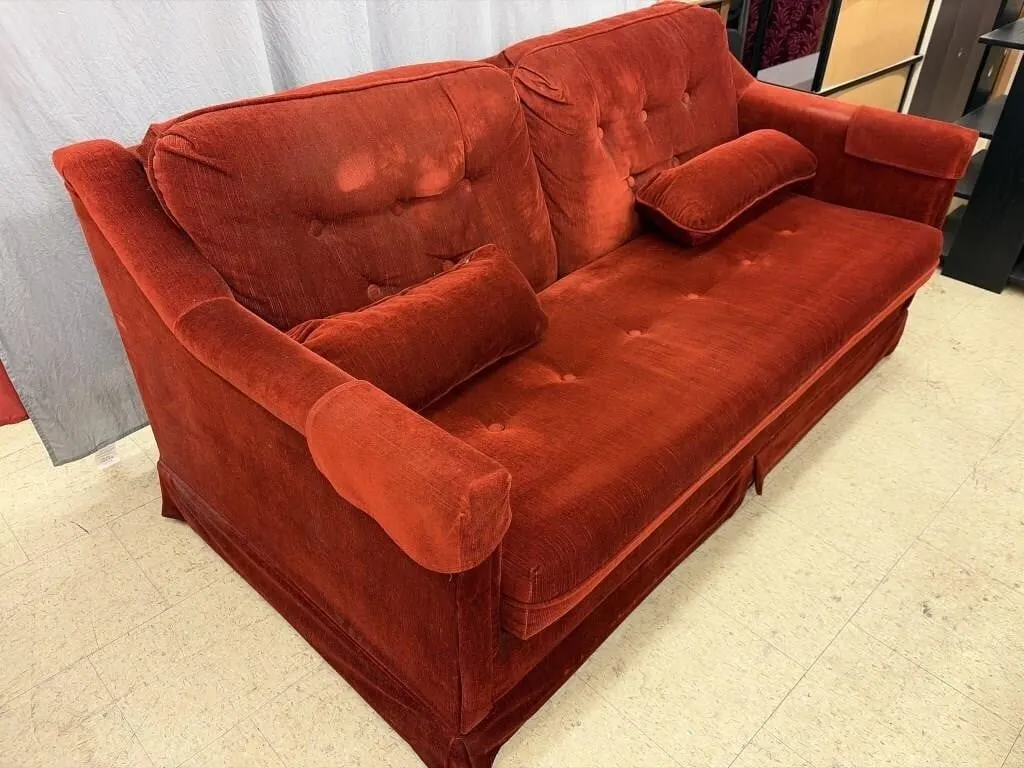 Vintage burnt orange tufted sofa/hidabed