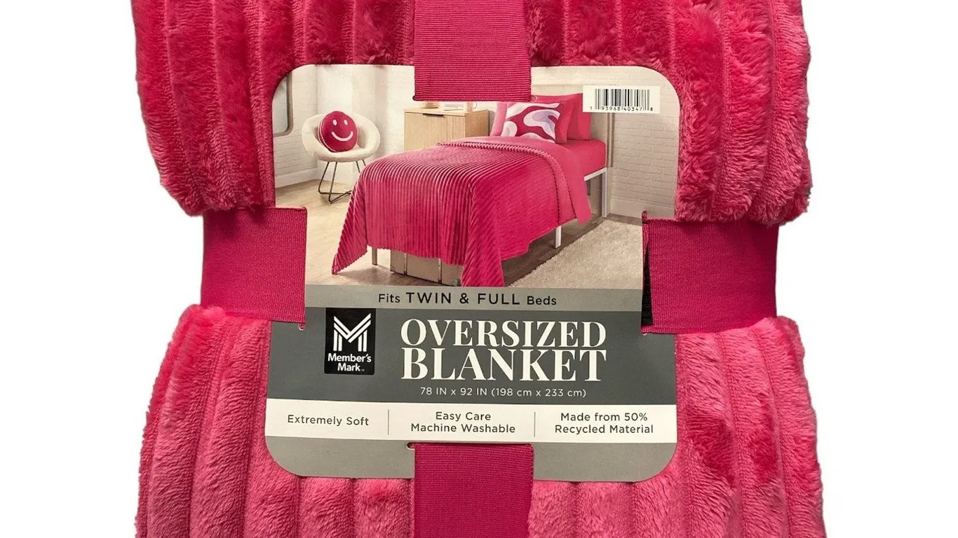 Oversized Plush Blanket Fuschia 78 x 92