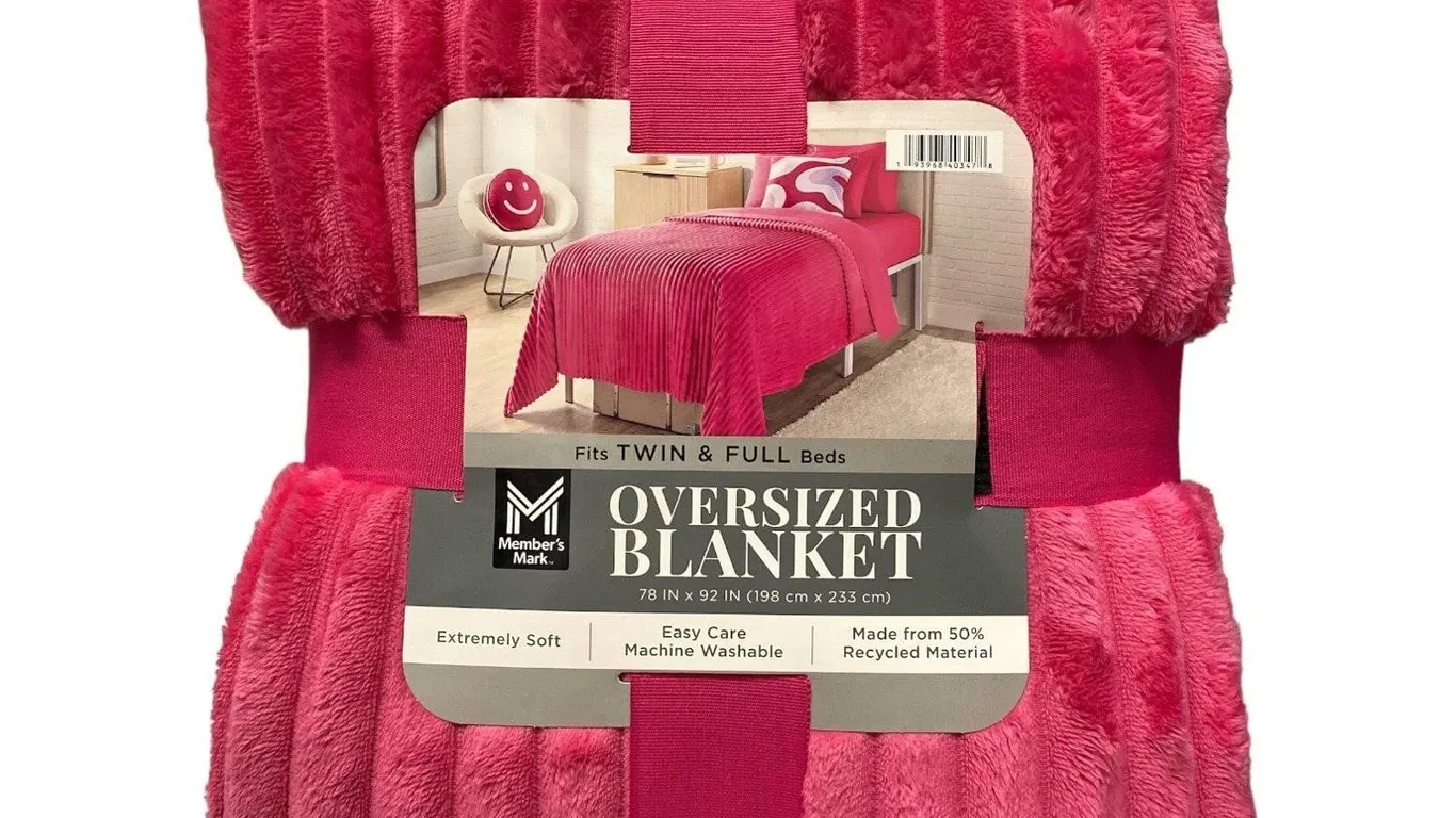 Oversized Plush Blanket Fuschia 78 x 92