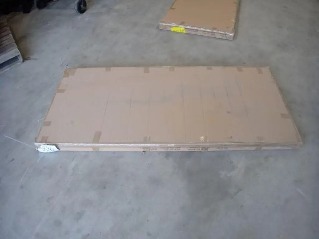 UNUSED Goldwind Furniture Office Desk