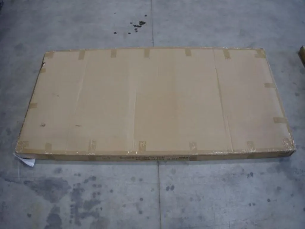 UNUSED Goldwind Furniture Office Desk