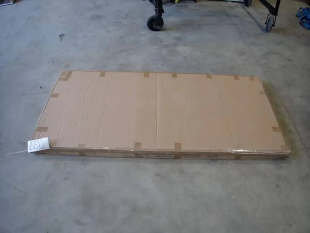 UNUSED Goldwind Furniture Office Desk