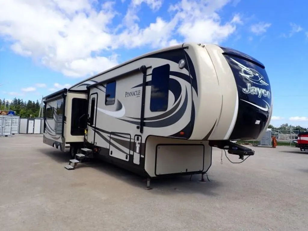 2016 Jayco Pinnacle 36REQS 36 Ft 5th Wheel 1UJCJ0B