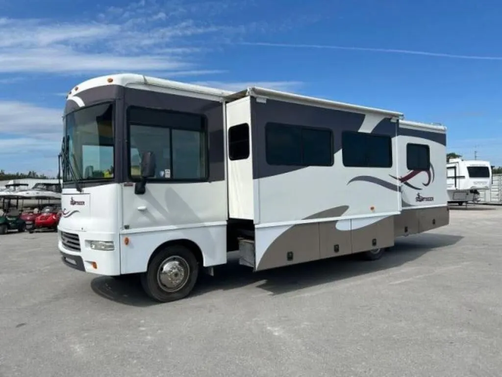 2007 Winnebago Sightseer 27 Ft Class A Motorhome 1