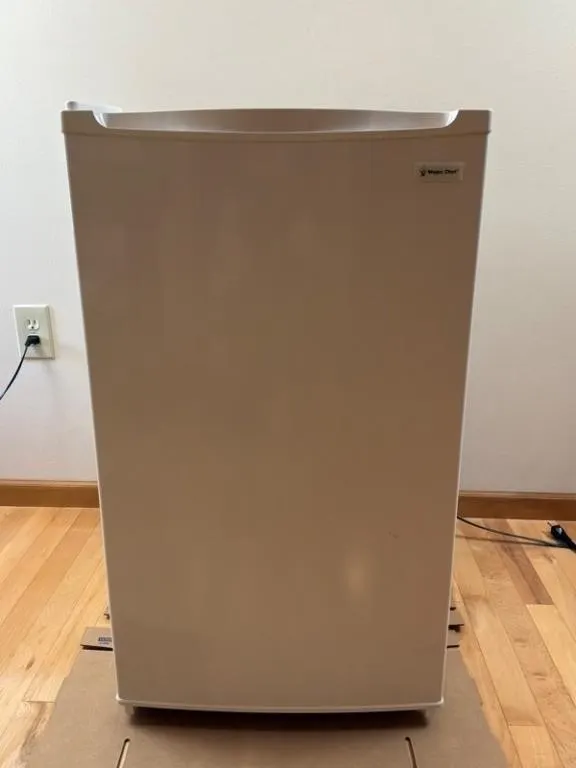 Magic Chef MCBR440W Compact Refrigerator