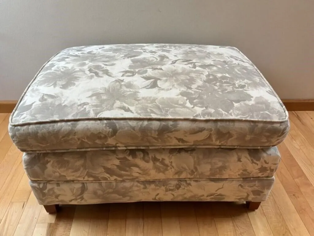 Floral Upholstered Ottoman 30 1/2in