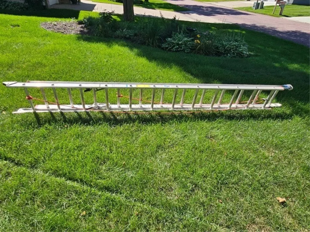 Green Bull HHE-24 24ft Type III Ladder