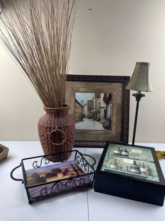5pc Mixed Home Decor - Vase, Lamp & More