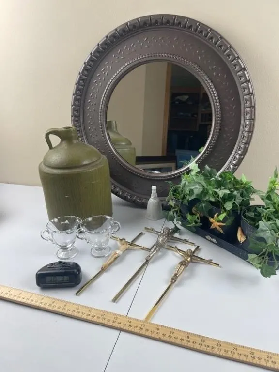 Mixed Home Decor & Religious Items (Lot of 10)