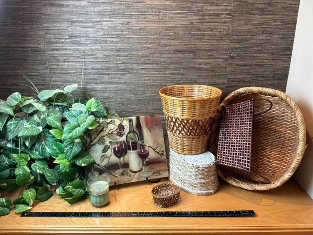 Mixed Woven Baskets & Decor (8pc)