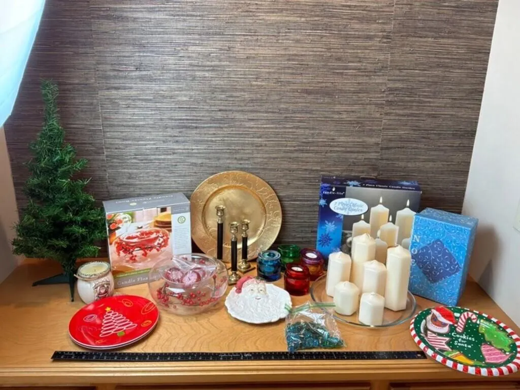 Mixed Christmas Decor Assortment (20+pc)