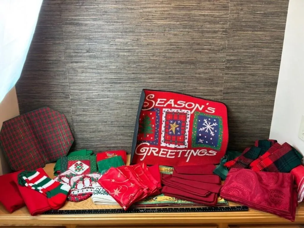Mixed Lot Christmas Linens & Holiday Decor