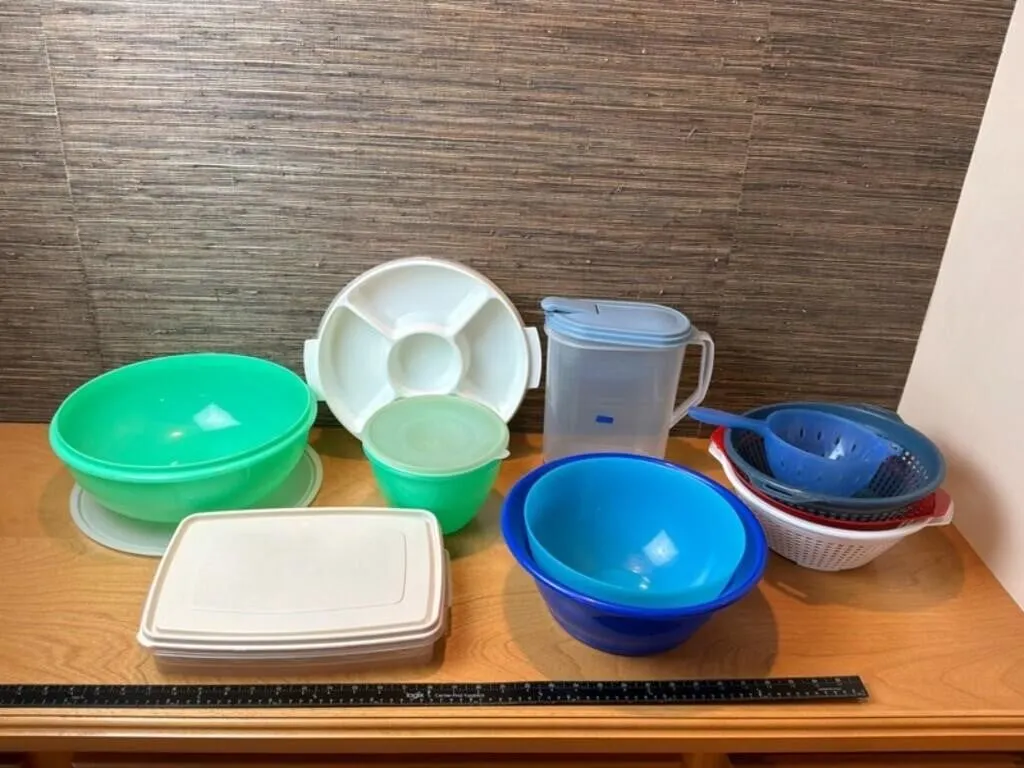 Mixed Kitchen Containers & Colanders (12pc)