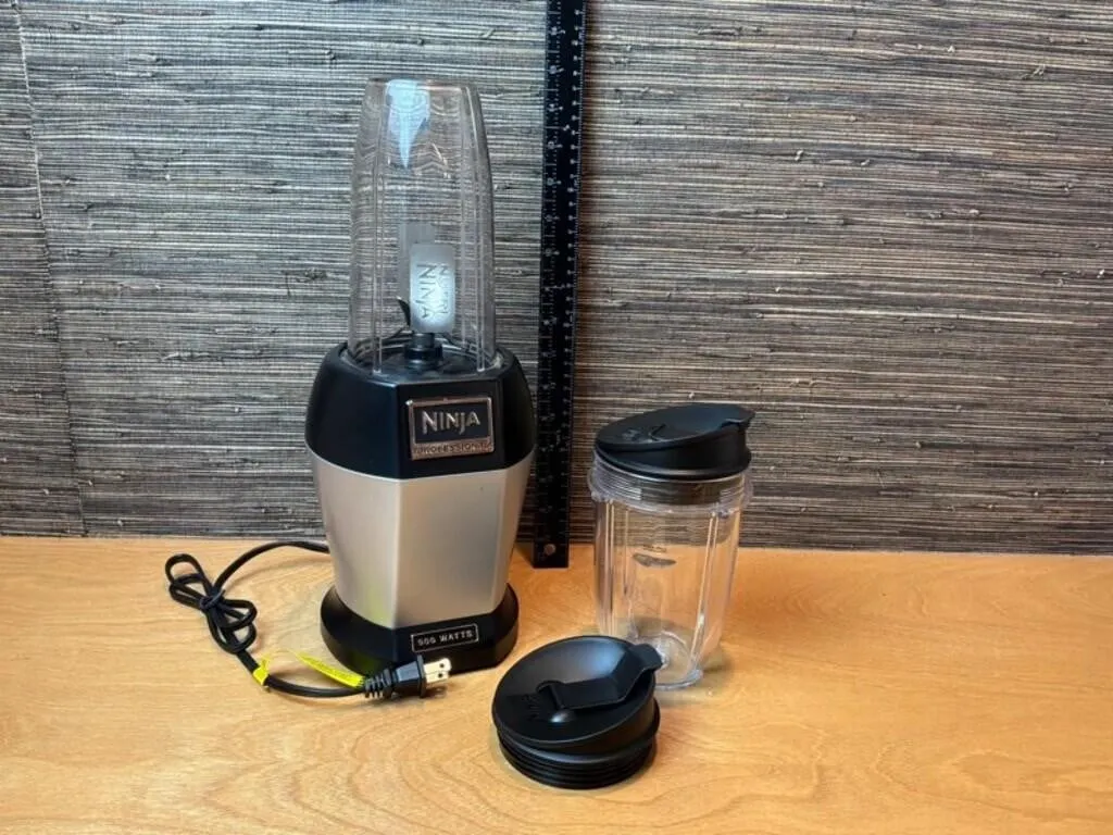 Ninja Professional 900W Blender w/ Cup