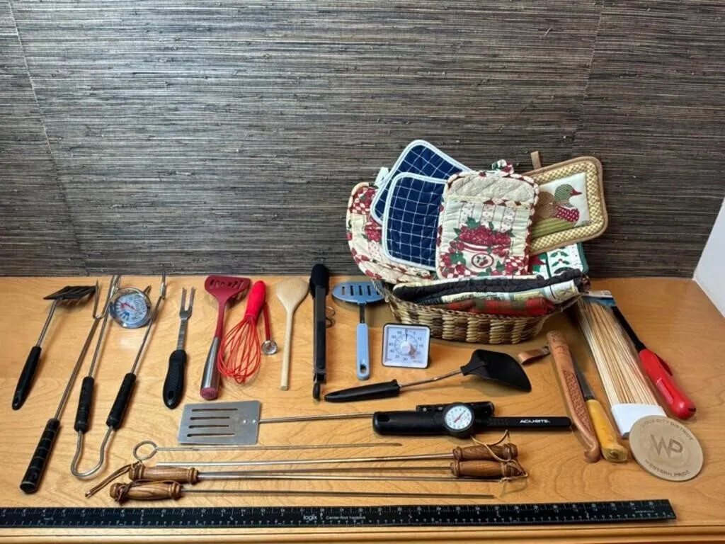 Kitchen Utensil & BBQ Assortment Approx. 30pc