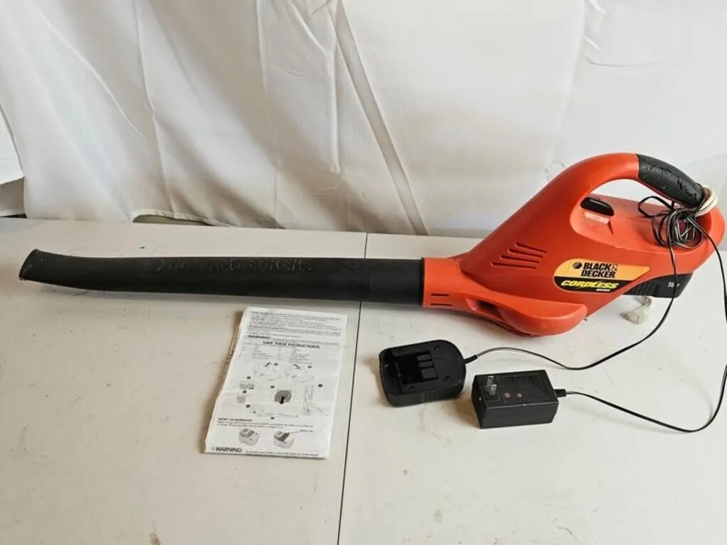 Black & Decker 18V Cordless Broom Kit