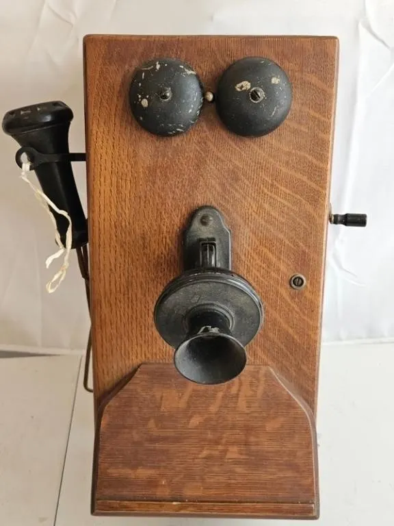 Vintage Oak Crank Wall Telephone