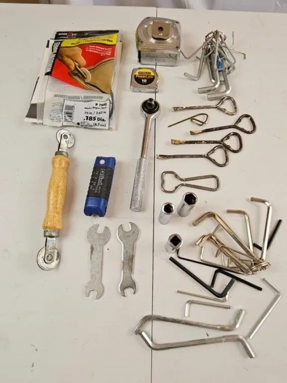 Mixed Hand Tools & Hardware 40pc+