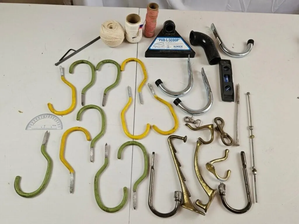 Mixed Hooks, Hangers & PUD-L-SCOOP (30+pc)