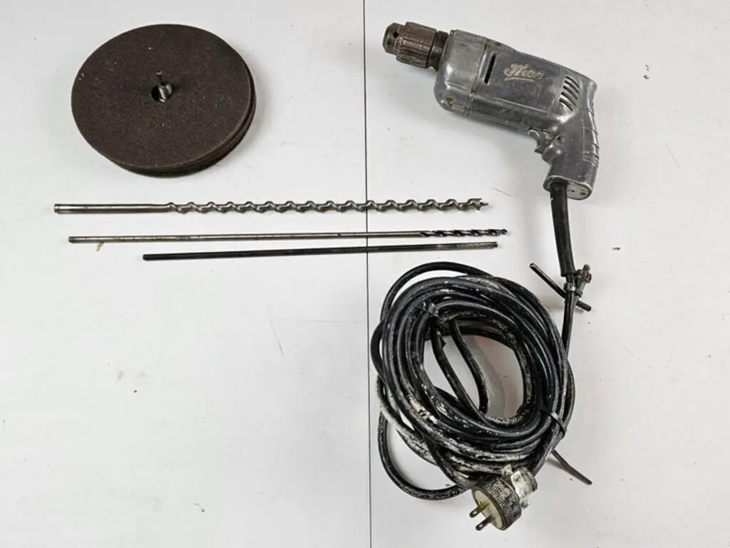 Troy Electric Drill w/ Discs & Bits (Lot of 11)