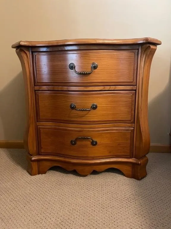 KEMP KEM06601121 3-Drawer Nightstand