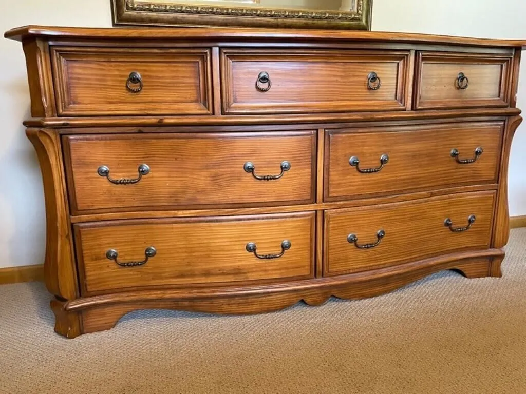 Traditional 9-Drawer Wooden Dresser