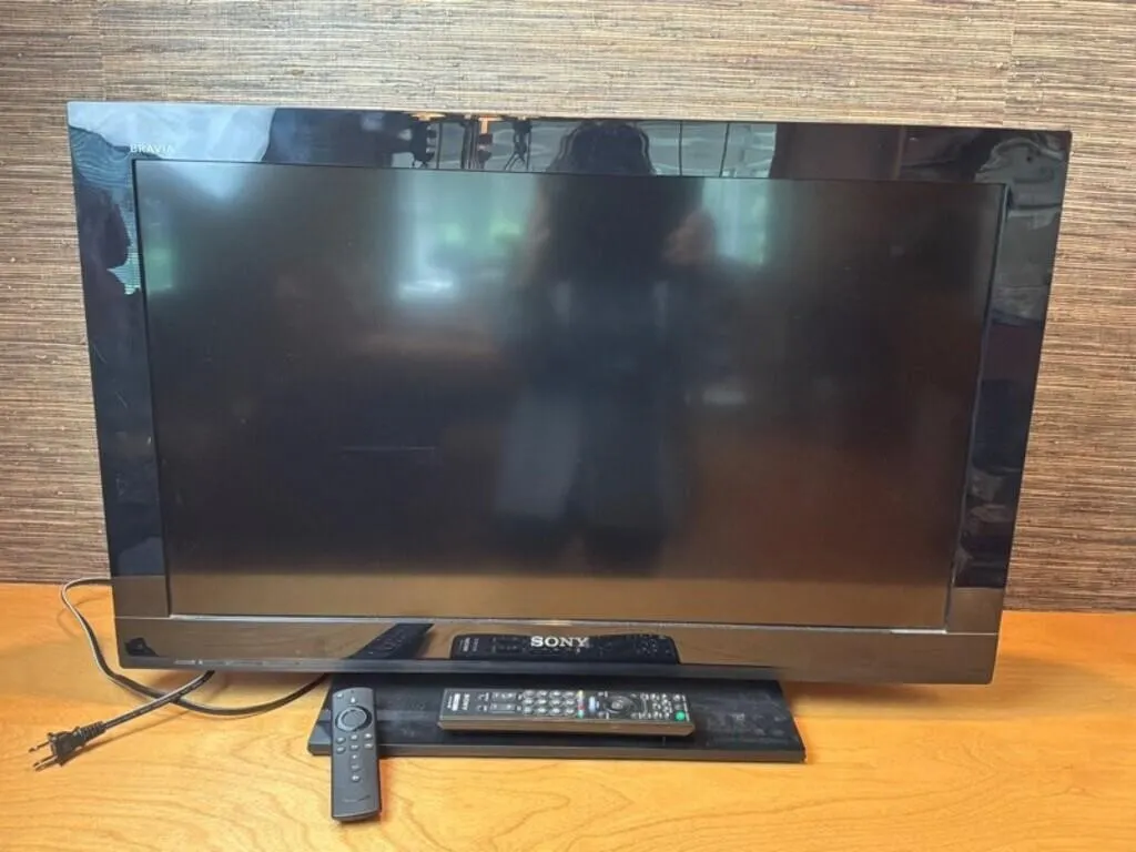 Sony BRAVIA 40in LCD TV w/ Stand