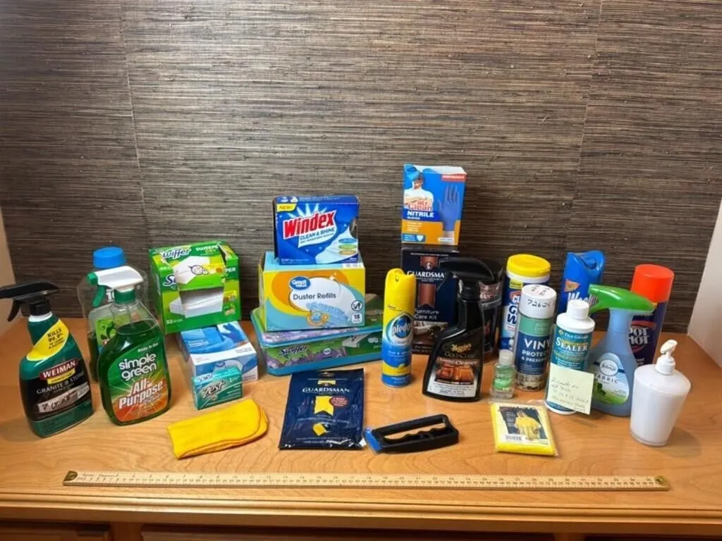 Mixed Cleaning Supplies & Tools (20+ Pieces)