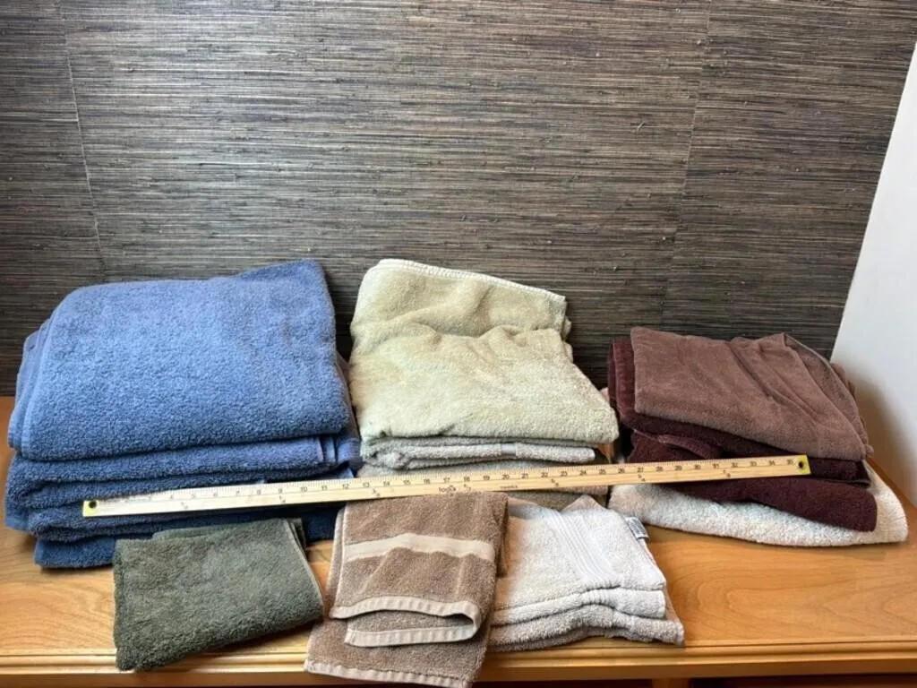 Assorted Terry Bath Towels - Mixed Lot
