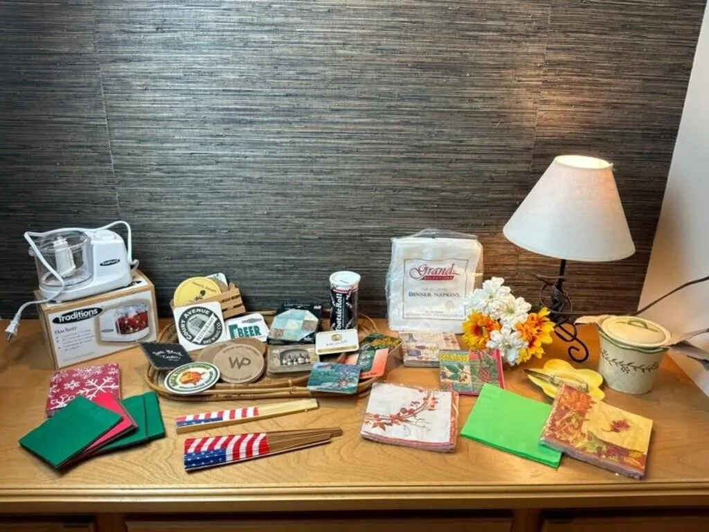 Mixed Kitchen & Home Decor Lot