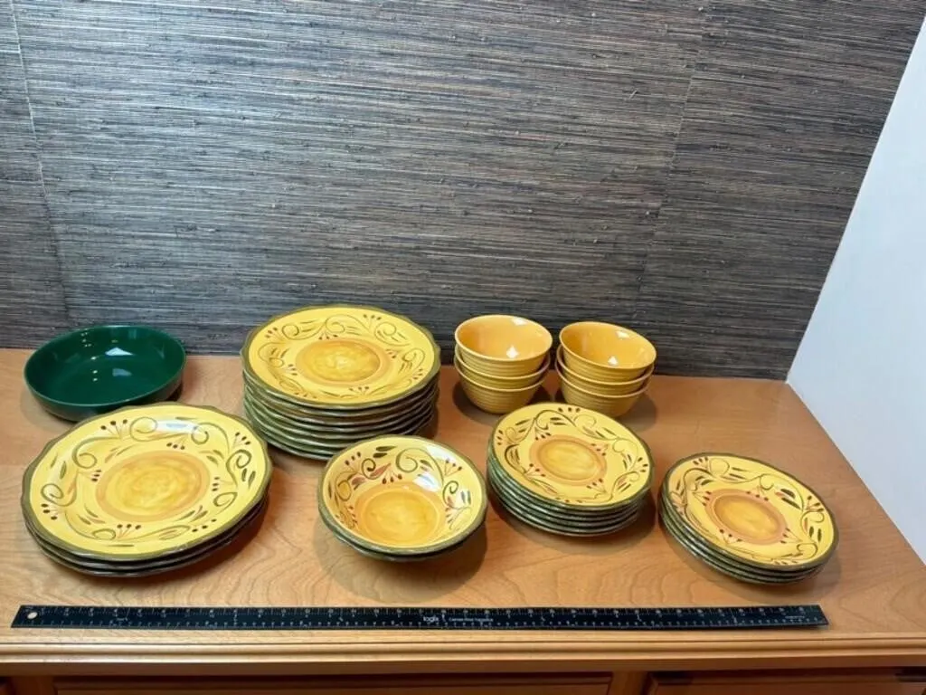 Home Trends Hand-Painted Dishware Set