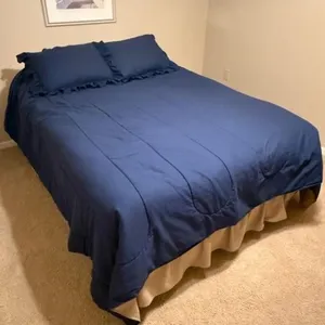 Queen-Size Blue Bedding Set w/ 2 Pillows