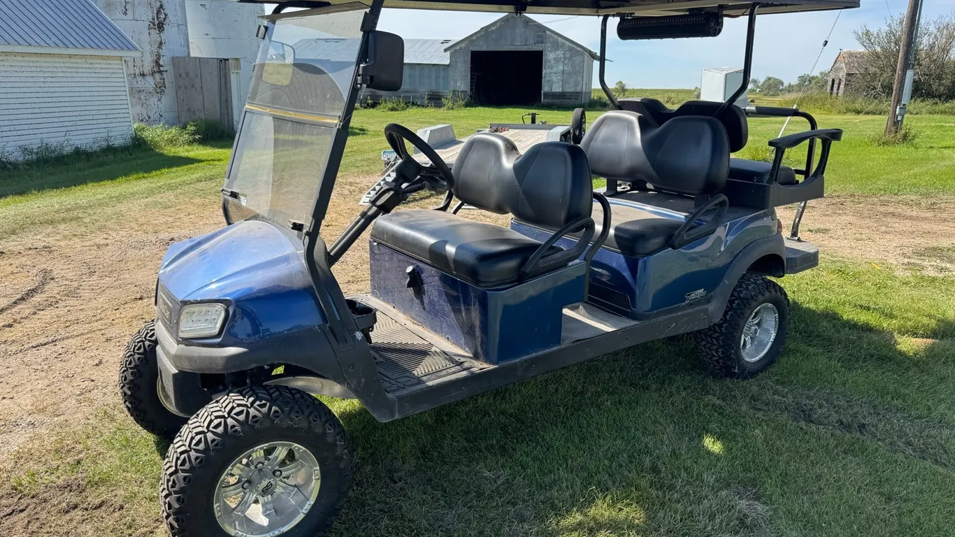 Club Car Tempo 6-passenger gas golf cart