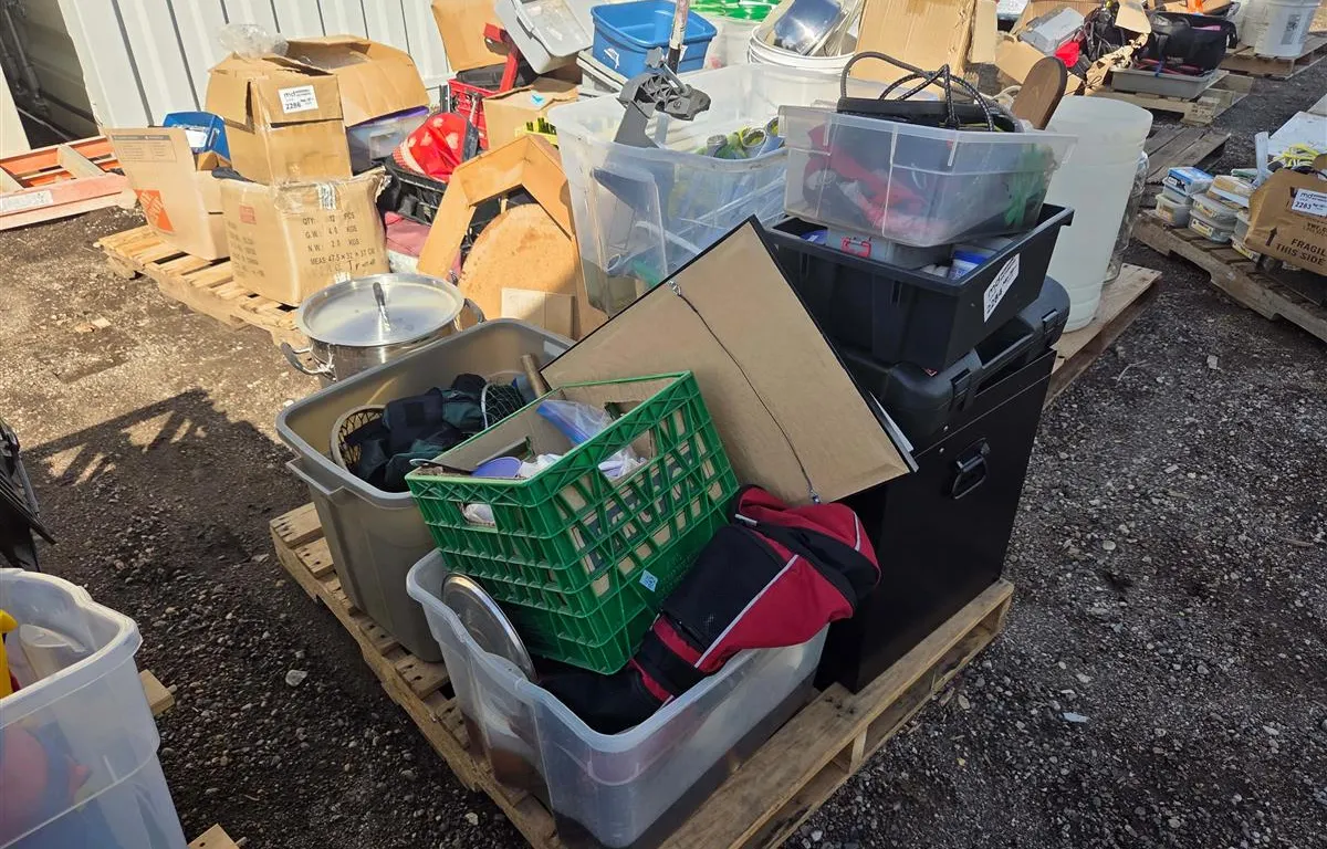 Craftsman Tool Chest, Plastic Totes, Shop Tools,
UNRESERVED
