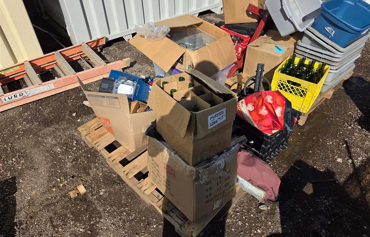 Wine Bottles, Electronics, Turntable, & More
UNRESERVED