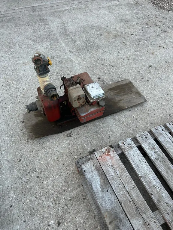 OFFSITE - 2” water pump. Hasn’t run for 5 years