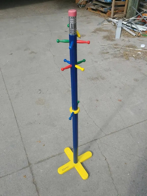 OFFSITE - Kid's clothing rack