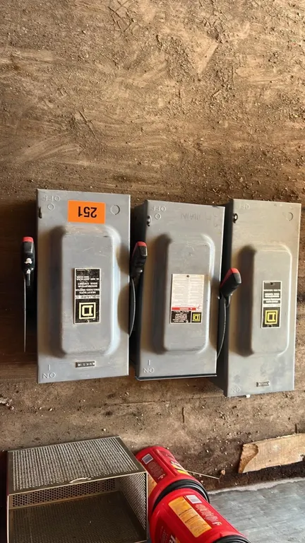 OFFSITE - 3 Square D Disconnect panels. Heavy Duty. 1 is 100 Amp 240 volt and 2 are 60 amp 600 Volt.