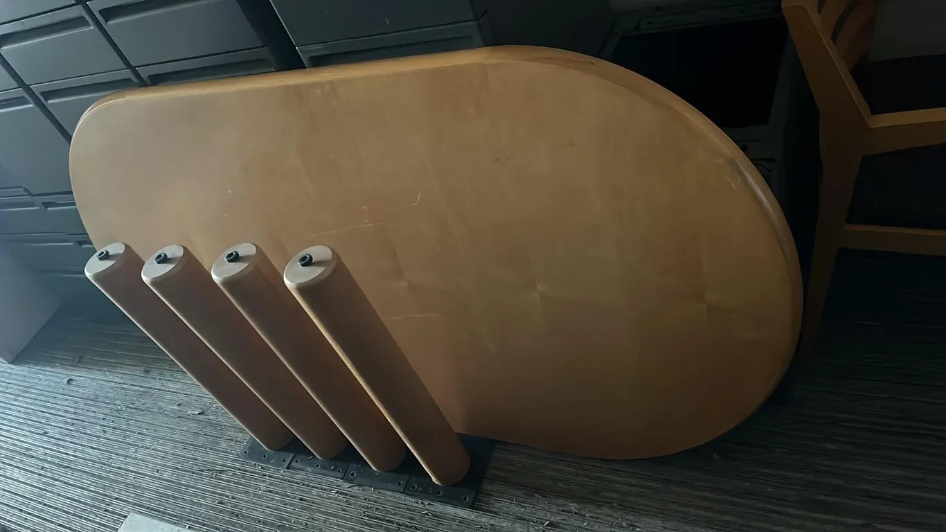 OFFSITE - Table and 4 chairs in very nice condition, table is 36”x 72” .