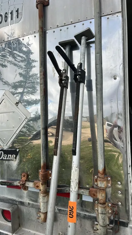 OFFSITE - 2 ratchet style load securing bars,