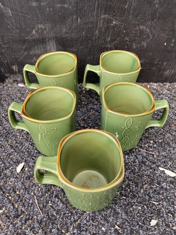 5 Style Eyes by Baum Bros Retro Collection Green Ceramic Mugs