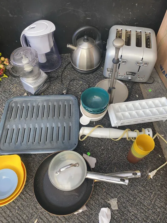Kitchen Appliances and Cookware Lot