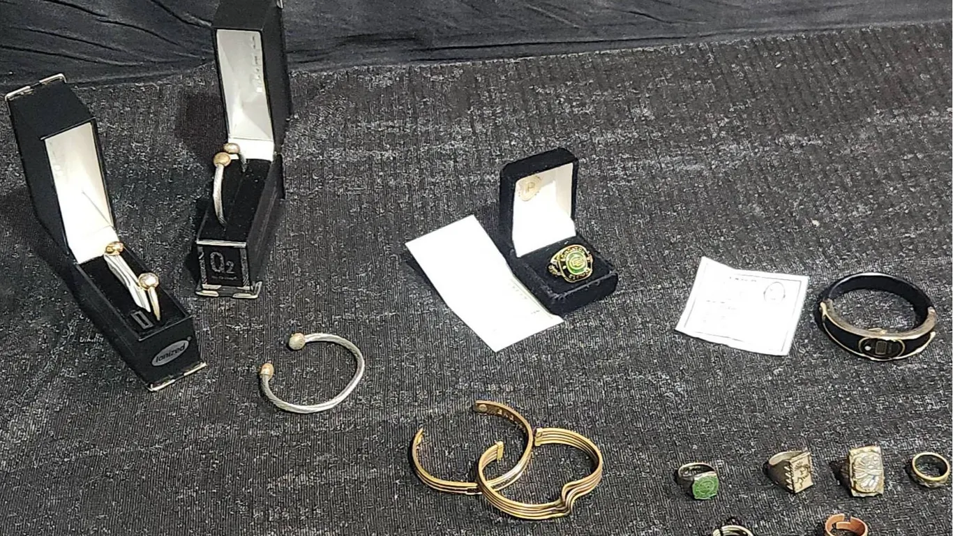 Silver Edmonton Eskimos Ring,Vintage Rings and Q-Ray Bracelets